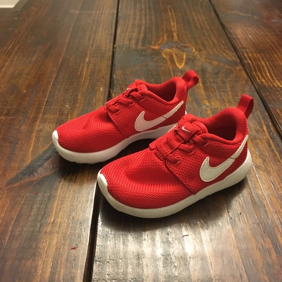 Nike Other - Nike toddler Roshe One University  Tennis shoes